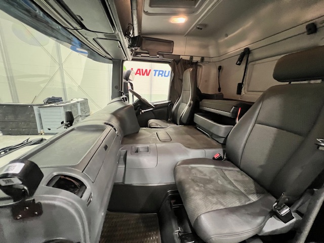 Scania P250 4×2 Sleeper Cab Fridge Box