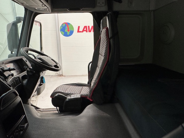 Volvo FM 450 6×2 Midlift Tractor Unit