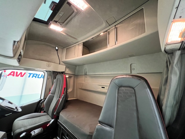Volvo FH 460 6×2 Midlift Tractor Unit