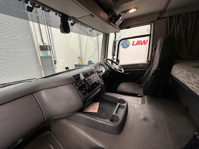 DAF CF 370 6×2 Sleeper Cab Fridge Box