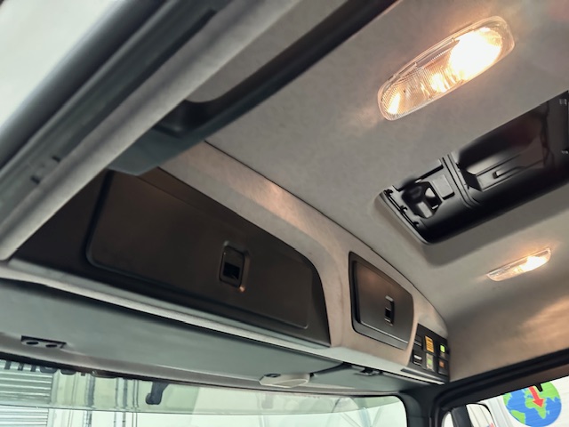 Mercedes Antos 1827 Day Cab Fridge Box