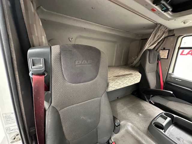 DAF CF 370 6×2 Sleeper Cab Fridge Box