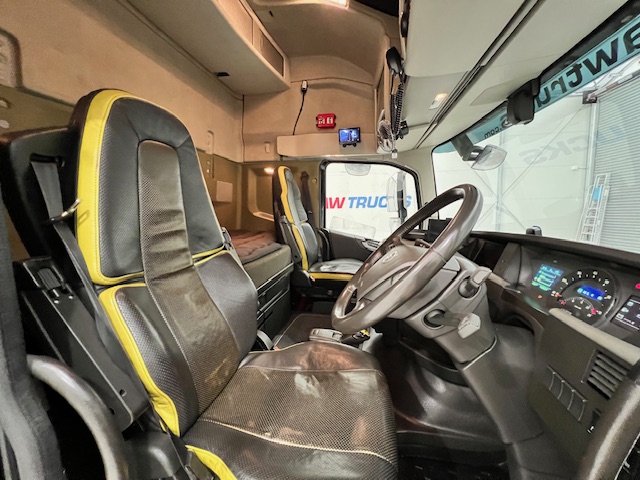 Volvo FH16 750 6×2 Midlift Tractor Unit