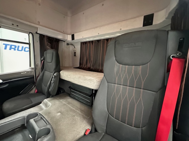 DAF CF 450 6×2 Space Cab Tractor Unit