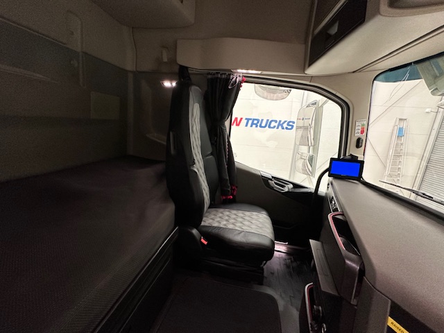 Volvo FH 500 6×2 Midlift Tractor Unit PTO