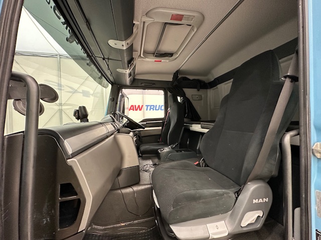 MAN TGS 26.360 6×2 Sleeper Cab Insulated Box Van