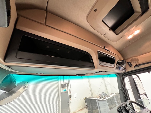 Mercedes Actros 1824 4×2 Sleeper Cab Fridge Box