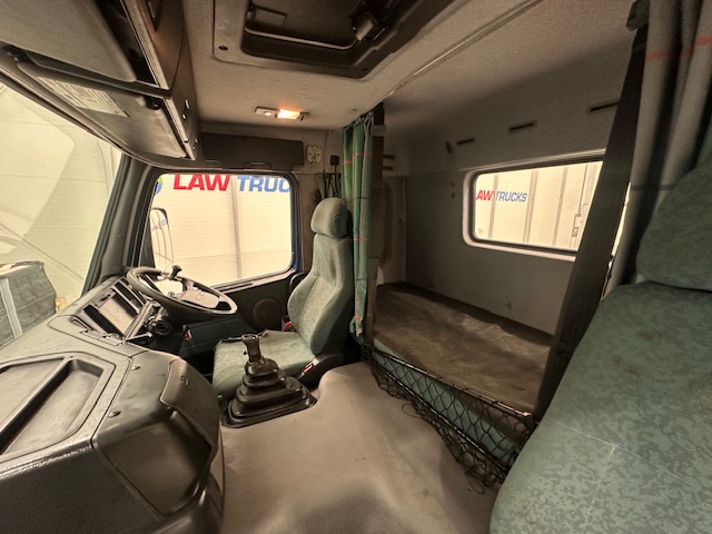 Volvo FM12 340 Rear Lift Sleeper Beavertail