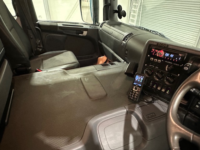 Scania P320 6×2 10 Tyre Rear Lift Insulated Box Van