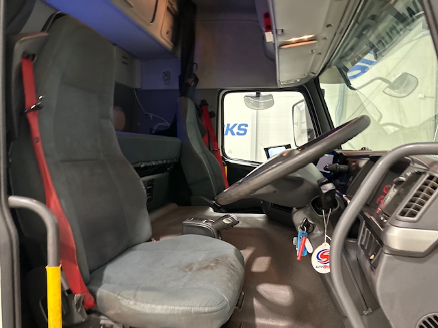 Volvo FM 450 Dropside Brick Grab Drawbar