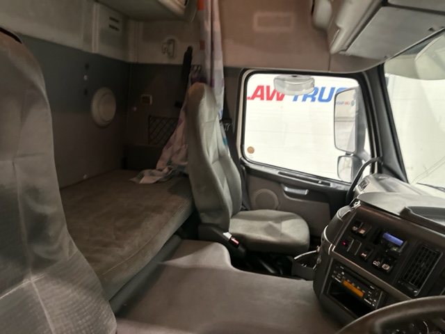 Volvo FM 300 6×2 Sleeper Cab Curtainsider