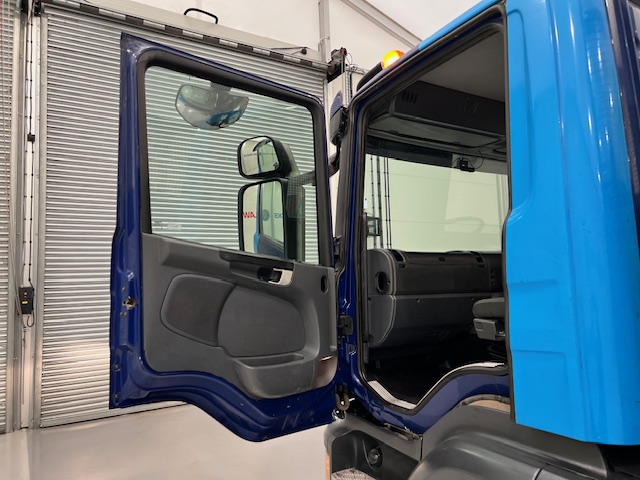 Scania P280 6×2 Rear Lift Dropside Brick Grab