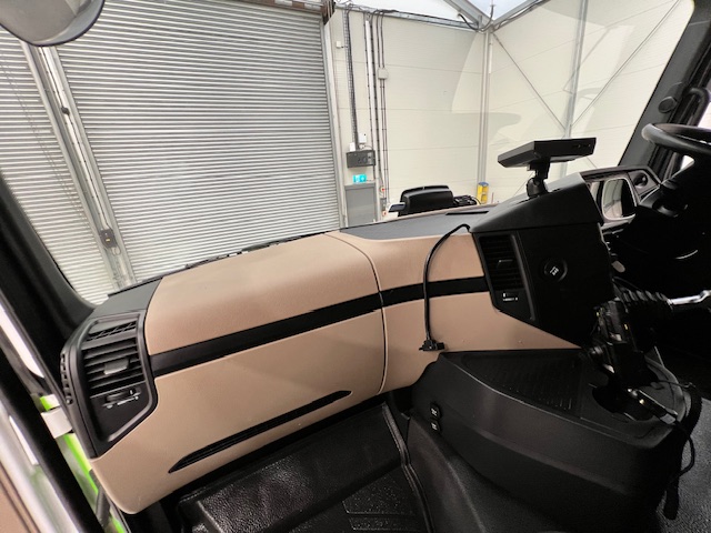 Mercedes Actros 2536 6×2 Sleeper Cab Curtainsider