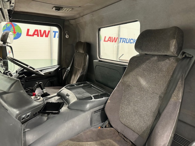 Scania 114 340 6×2 Rear Lift Day Cab Beavertail