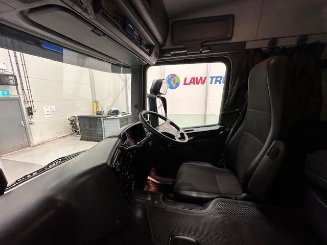 Scania P250 4×2 Sleeper Cab Fridge Box