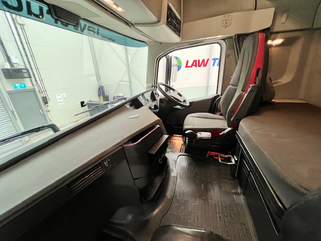 Volvo FH 460 6×2 Midlift Tractor Unit