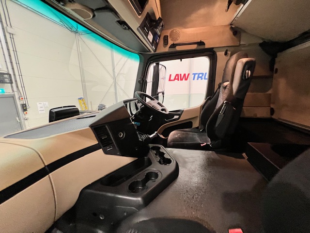Mercedes Actros 1824 4×2 Sleeper Cab Fridge Box