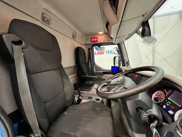 DAF LF 180 Day Cab Dropside with Tail Lift