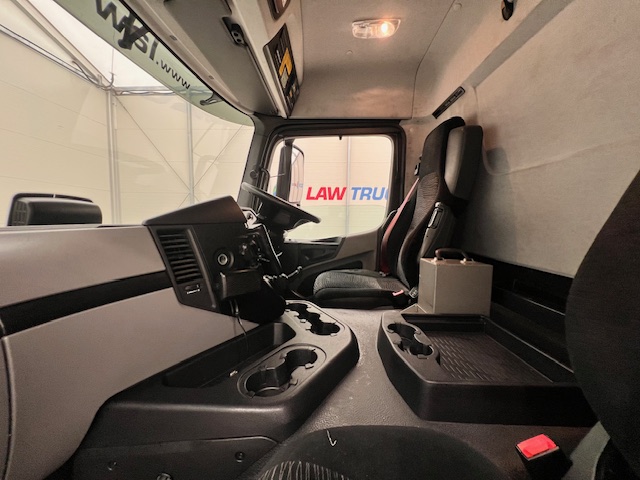 Mercedes Actros 2532 6×2 Rear Lift Day Cab Fridge Box