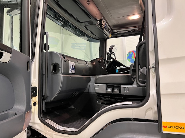 Scania P280 6×2 Rear Lift Day Cab Fridge Box