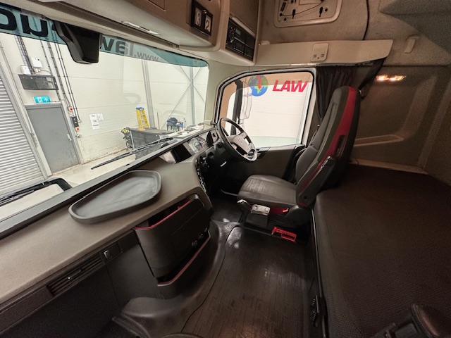Volvo FH 500 6×2 Midlift Tractor Unit