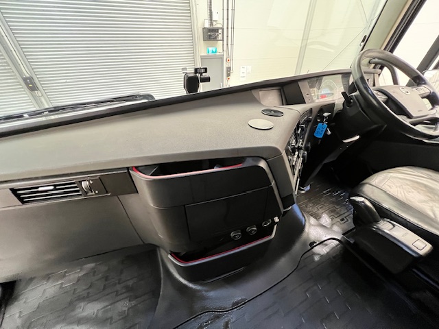 Volvo FH 500 6×2 Midlift Tractor Unit
