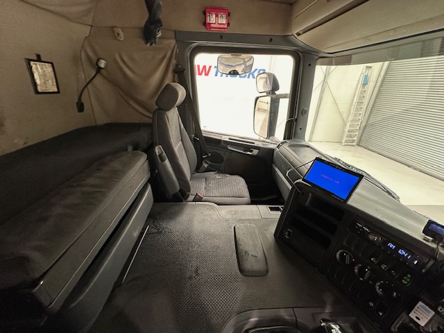 Scania P420 8×4 Sleeper Cab Vacuum Tanker