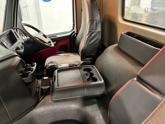Volvo FMX 420 8×4 Day Cab Steel Tipper
