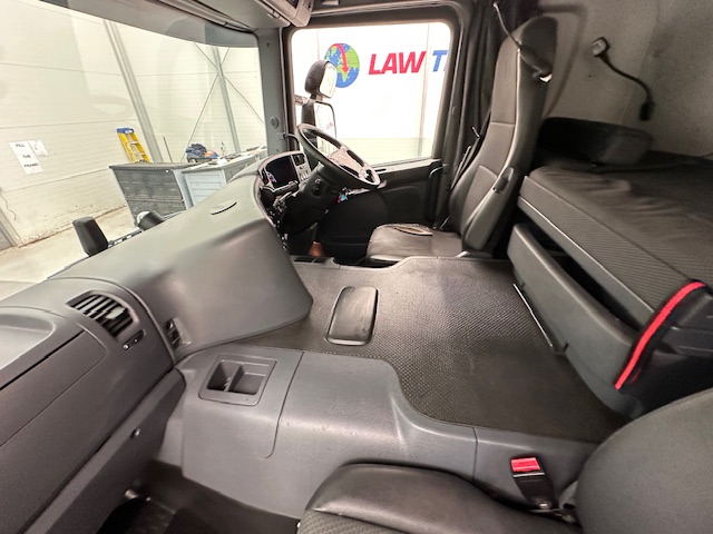 Scania P250 4×2 Sleeper Cab Box Van