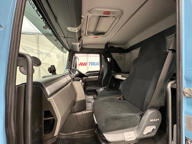 MAN TGS 26.360 6×2 Sleeper Cab Insulated Box Van