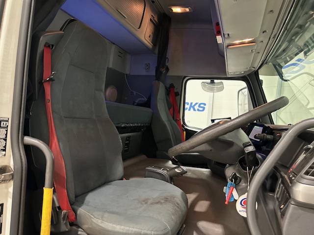 Volvo FM 450 Dropside Brick Grab Drawbar