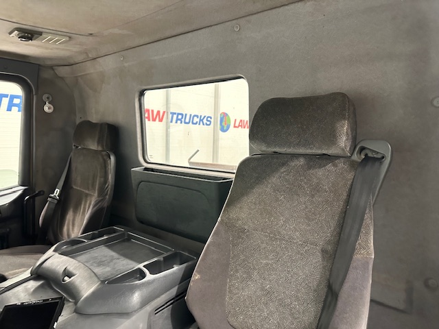 Scania 114 340 6×2 Rear Lift Day Cab Beavertail