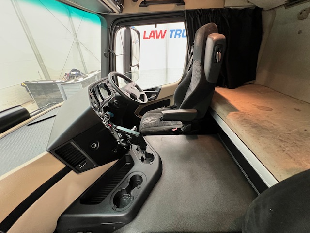 Mercedes Actros 1824 4×2 Sleeper Cab Fridge Box