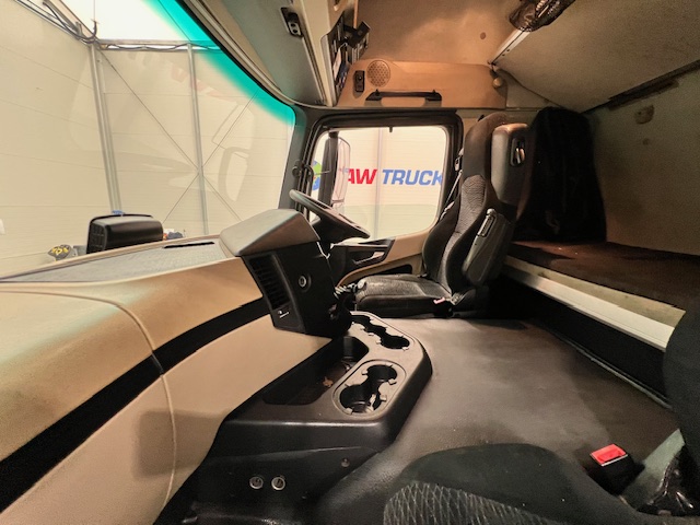 Mercedes Actros 1824 4×2 Sleeper Cab Fridge Box