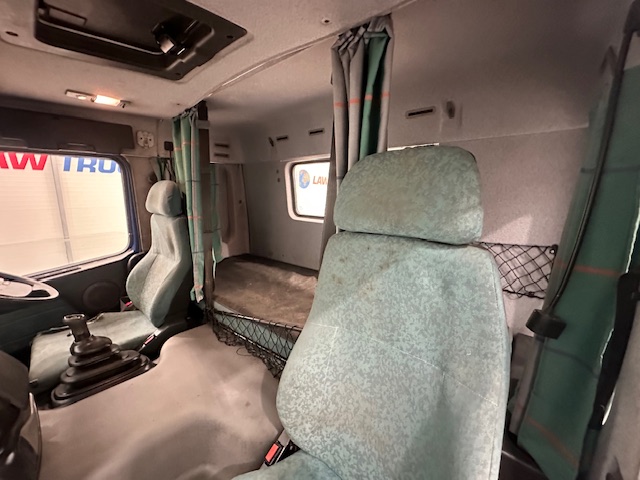Volvo FM12 340 Rear Lift Sleeper Beavertail