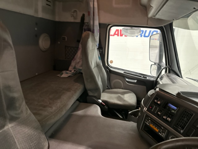 Volvo FM 300 6×2 Sleeper Cab Curtainsider
