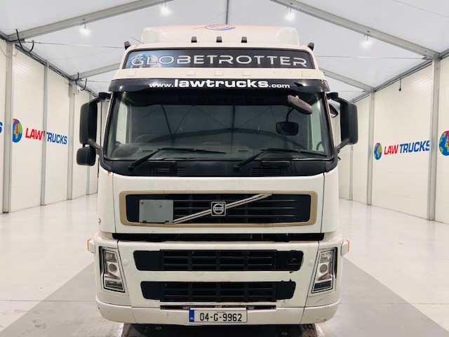 Volvo FM9 260 10 Tyre Sleeper Cab Curtainsider