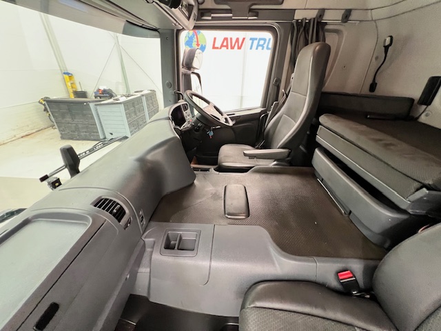 Scania P250 4×2 Sleeper Cab Fridge Box