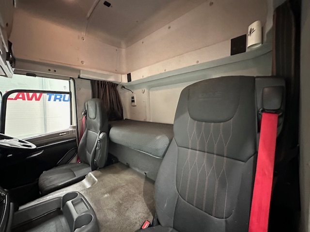 DAF CF 260 Sleeper Cab Curtainsider