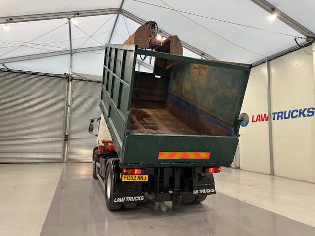 DAF LF55 220 4×2 Steel Tipper Grab Manual