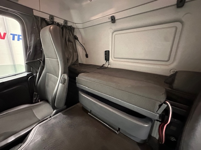 Scania P250 4×2 Sleeper Cab Fridge Box