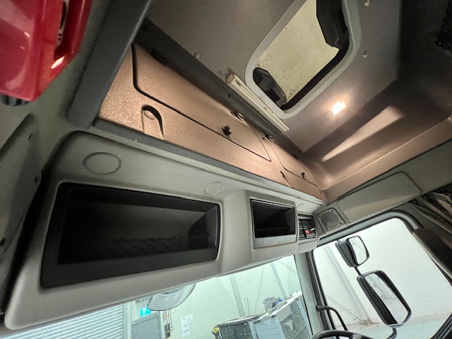Renault Midlum 190 Sleeper Cab Box Van