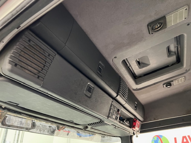 Scania 114 340 6×2 Sleeper Cab Beavertail