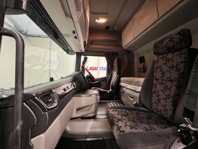Scania R450 6×2 Midlift Tractor Unit