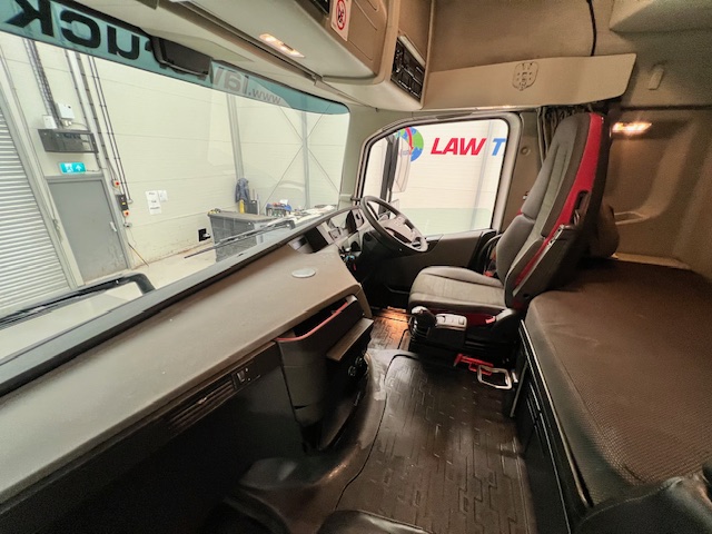 Volvo FH 460 6×2 Midlift Tractor Unit