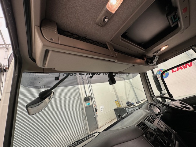 DAF CF 370 6×2 Sleeper Cab Fridge Box