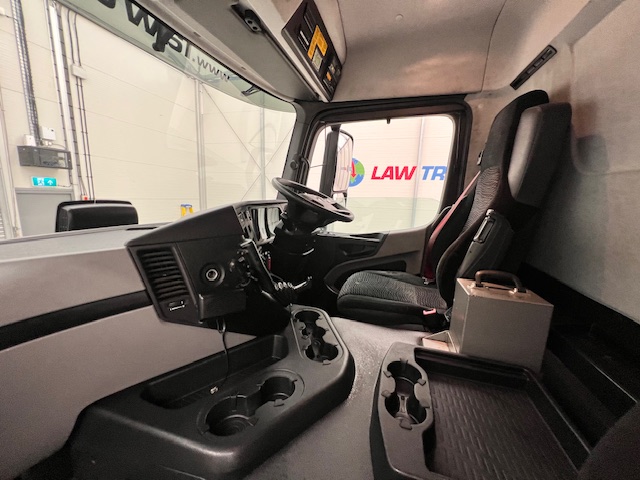 Mercedes Actros 2532 6×2 Rear Lift Day Cab Fridge Box