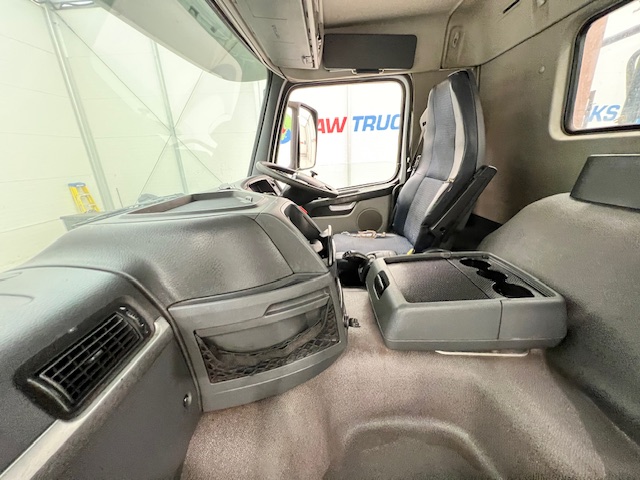 Volvo FM 460 8×4 Steel Tipper Grab