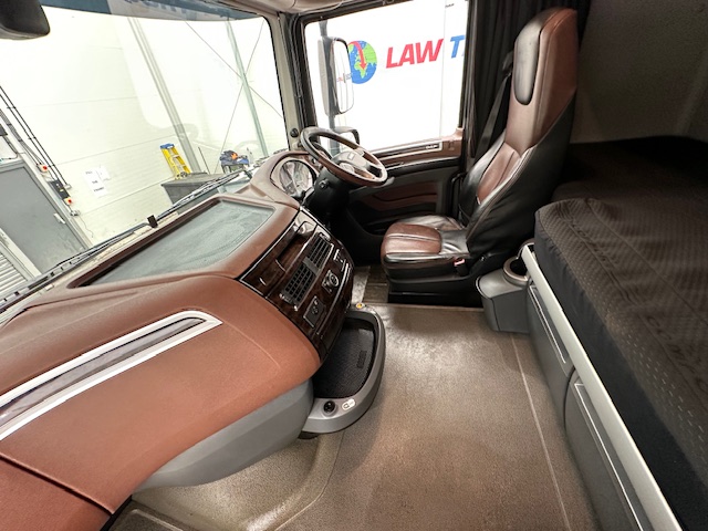 DAF XF 530 6×2 Midlift Tractor Unit