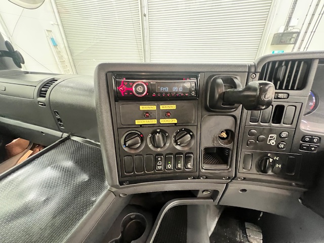 Scania G410 8×4 Rest Cab Hookloader Drawbar